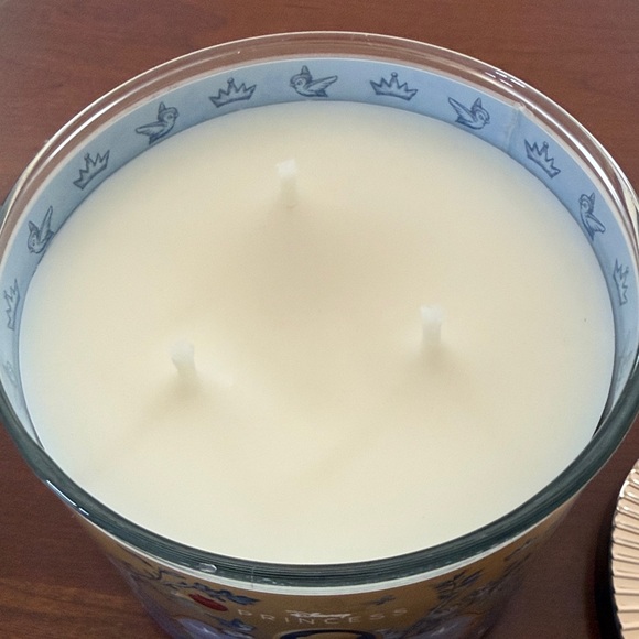 SNOW WHITE Bath & Body Works Candle - Picture 5 of 5